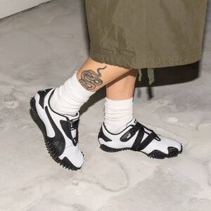 Puma Black and White mostro sneakers 39 Lisa says gah
